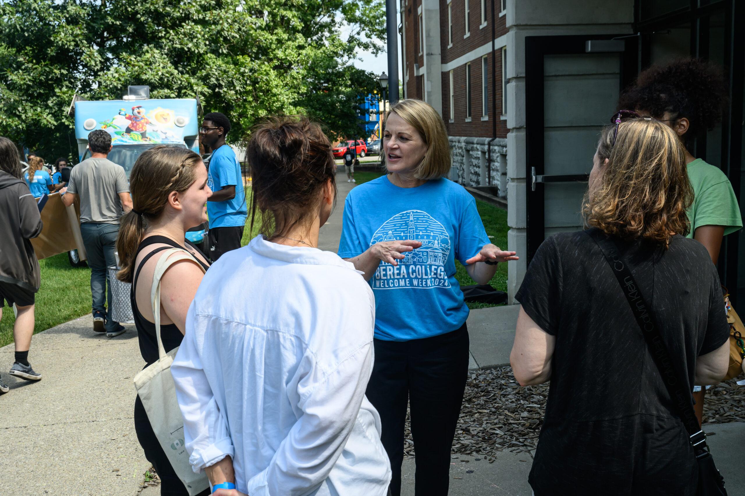 Dr. Cheryl Nixon spoke with a group of first-year students in front of Kentucky-Talcott Hall.
